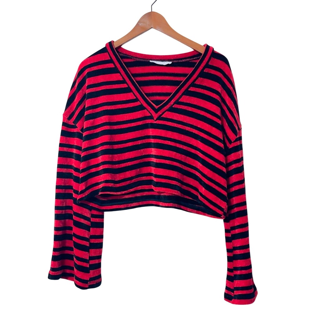 American Threads Medium Red Black Striped Chenille V-Neck‎ Crop Sweater M Gothic